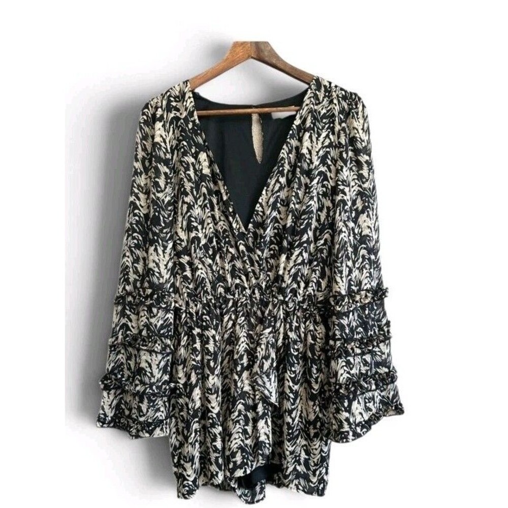 Entro Mini Dress Black Cream Abstract Tiered Ruffle Sleeve V-Neck Size Small